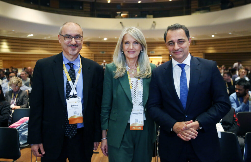 AVLA6588_chairs with minister